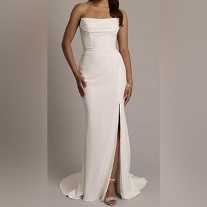 WEDDING DRESS - UNALTERED Elegant White Strapless Evening Gown